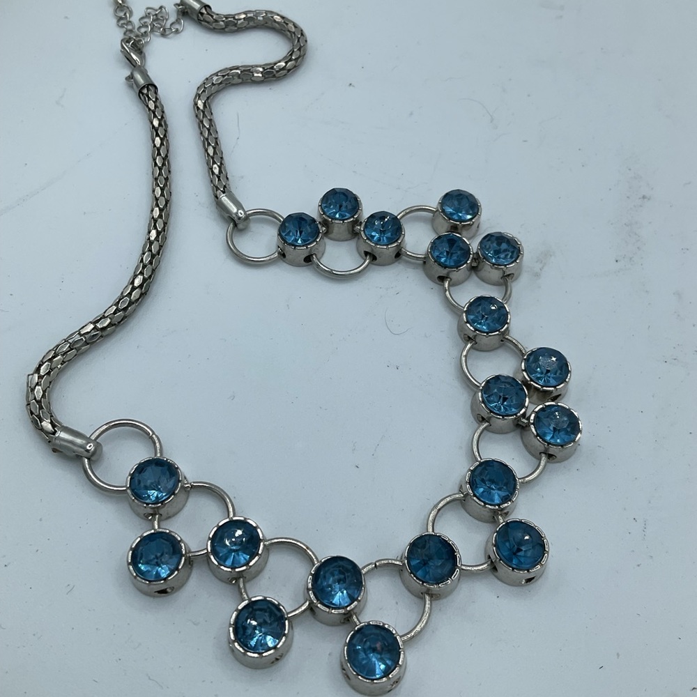 “GEOMETRIC BLUE STONE SILVER NECKLACE”. Statement Piece Costume Jewellery. - Picture 4 of 14